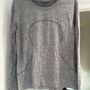 Lululemon relaxed fit swiftly